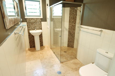 Valla's Beach House - Accommodation Gladstone 13