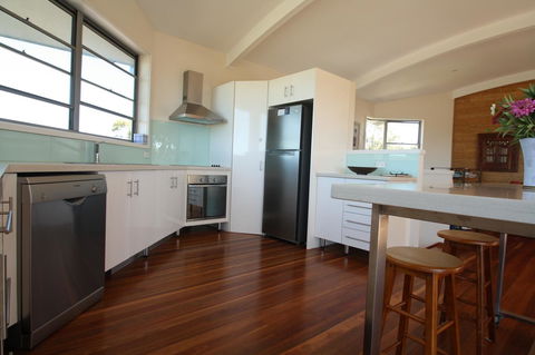 Valla's Beach House - Accommodation Gladstone 8