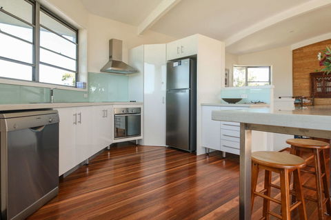 Valla's Beach House - Accommodation Gladstone 12