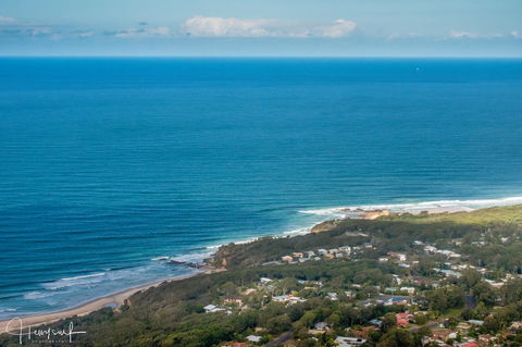 Valla's Beach House - Accommodation Gladstone 0