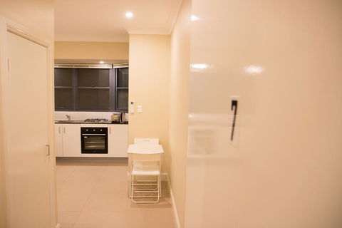 T&M HOUSE - Accommodation Gladstone 9