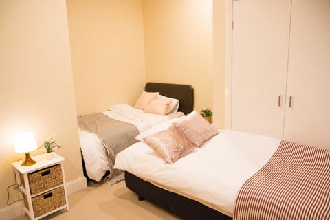 T&M HOUSE - Accommodation Gladstone 8