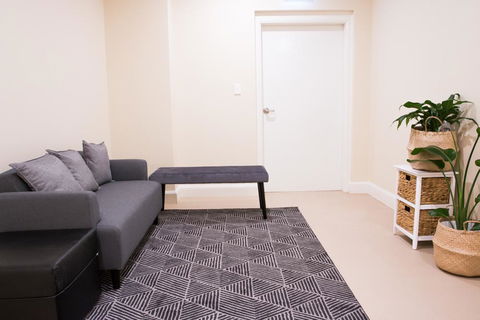 T&M HOUSE - Accommodation Gladstone 10
