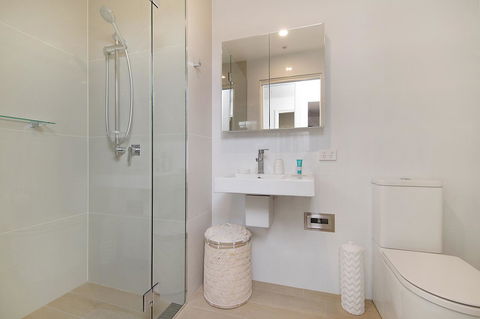 Arena Luxury Beachfront Apartment - Accommodation Gladstone 25