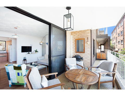 Ocean Views And Sea Breezes Over Bondi Beach - Accommodation Gladstone 1