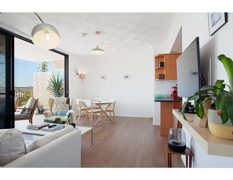 Ocean Views And Sea Breezes Over Bondi Beach - Accommodation Gladstone 16