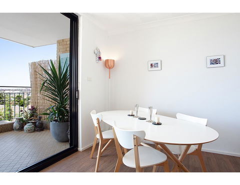 Ocean Views And Sea Breezes Over Bondi Beach - Accommodation Gladstone 7
