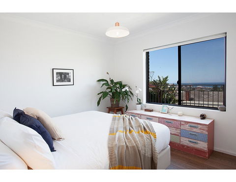 Ocean Views And Sea Breezes Over Bondi Beach - Accommodation Gladstone 15