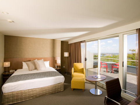 Hotel Urban St Leonards - Accommodation Gladstone 7