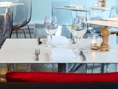 Hotel Urban St Leonards - Accommodation Gladstone 5