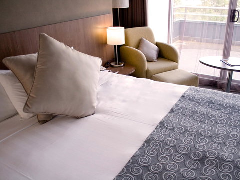 Hotel Urban St Leonards - Accommodation Gladstone 10