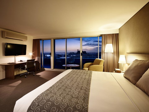 Hotel Urban St Leonards - Accommodation Gladstone 4