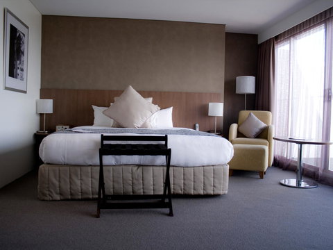 Hotel Urban St Leonards - Accommodation Gladstone 9