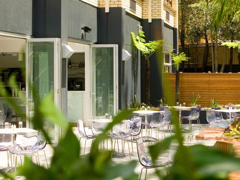 Hotel Urban St Leonards - Accommodation Gladstone 2