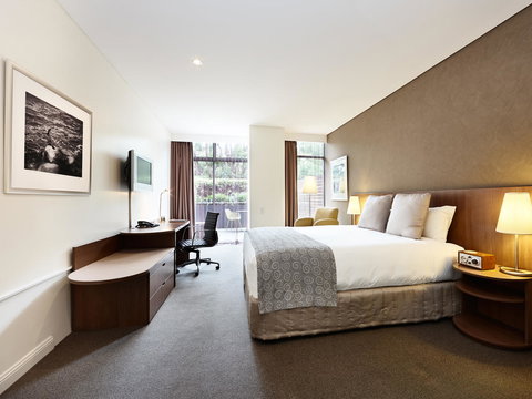 Hotel Urban St Leonards - Accommodation Gladstone 12