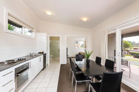 Horizon Holiday Apartments - Accommodation Gladstone 0