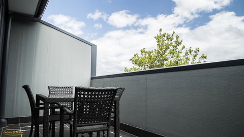 Crown On Darby Newcastle - Accommodation Gladstone 1