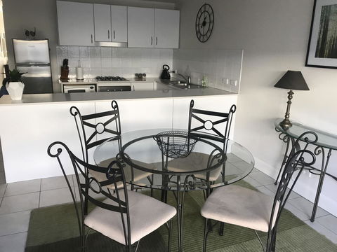 Travers Street Apartment - Accommodation Gladstone 4