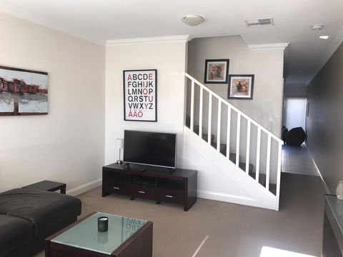 Travers Street Apartment - Accommodation Gladstone 6