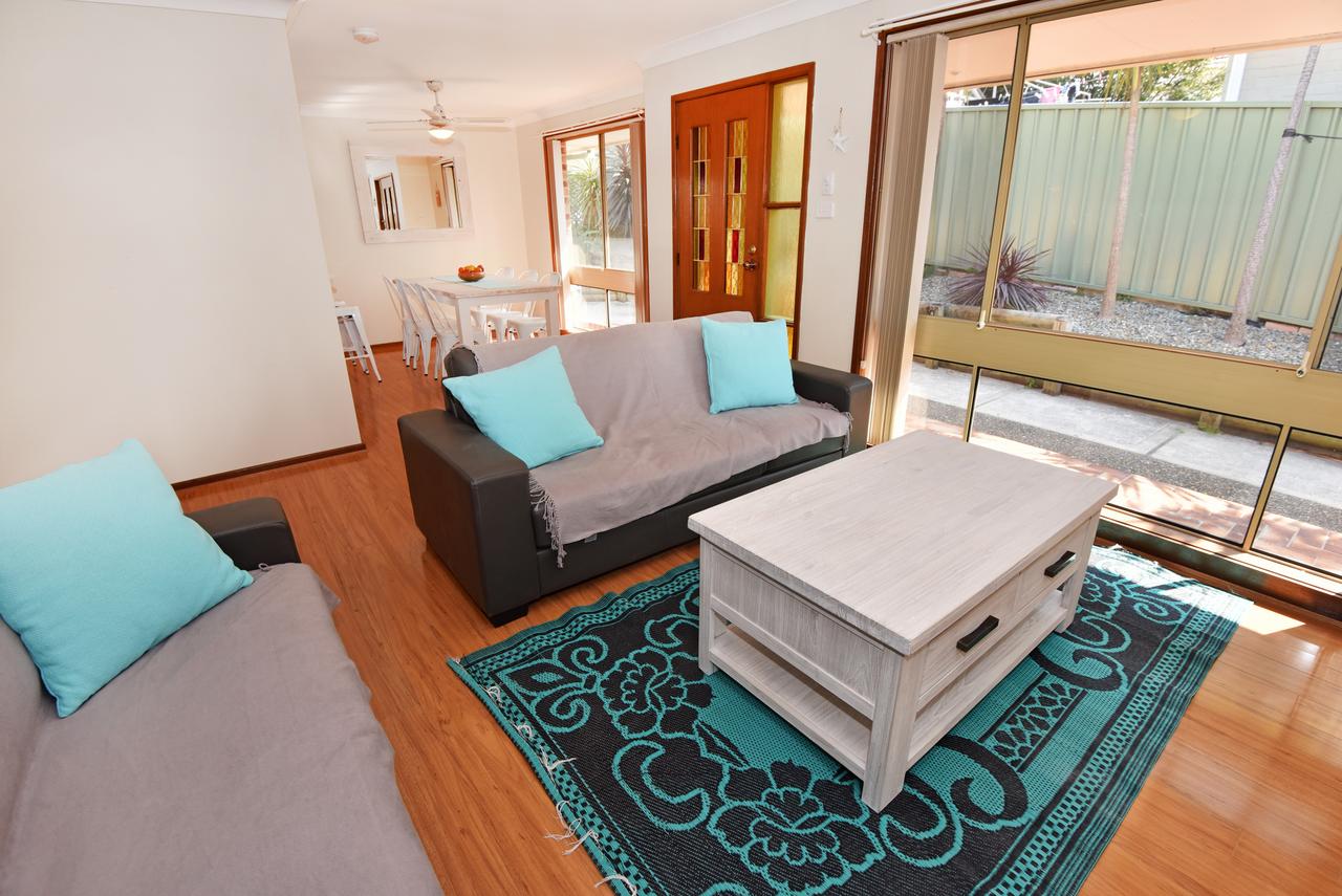 Woonona NSW Accommodation Gladstone