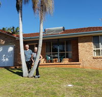 Twin Palms Holiday House at Lighthouse - Accommodation Gladstone