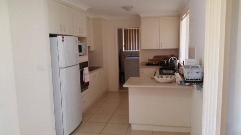 Twin Palms Holiday House At Lighthouse - Accommodation Gladstone 6