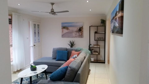 Twin Palms Holiday House At Lighthouse - Accommodation Gladstone 5