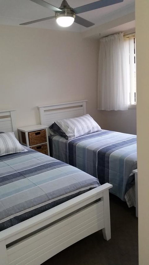 Twin Palms Holiday House At Lighthouse - Accommodation Gladstone 10