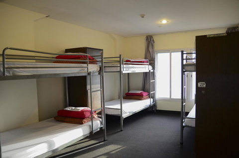 790 On George Backpackers - Accommodation Gladstone 9