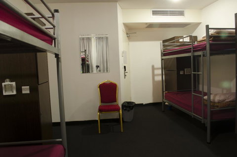 790 On George Backpackers - Accommodation Gladstone 2