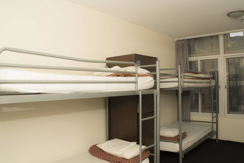 790 On George Backpackers - Accommodation Gladstone 1
