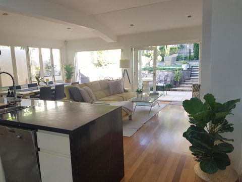 Private Room - Luxury Mosman Home - Accommodation Gladstone 11
