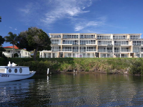 Regatta 13 - Accommodation Gladstone 2