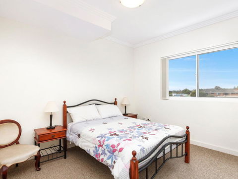 Regatta 13 - Accommodation Gladstone 4