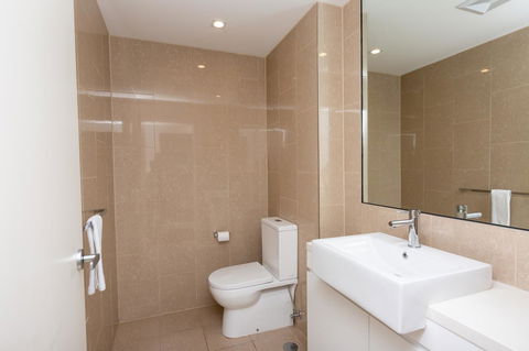 The Penthouse - Accommodation Gladstone 28