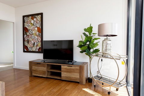 The Penthouse - Accommodation Gladstone 11