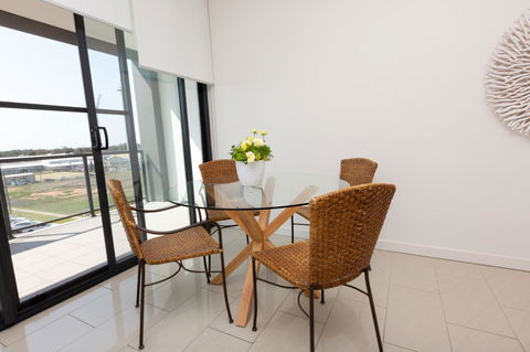 The Penthouse - Accommodation Gladstone 5
