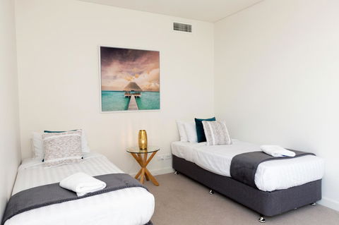 The Penthouse - Accommodation Gladstone 23