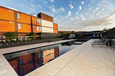 The Penthouse - Accommodation Gladstone 35
