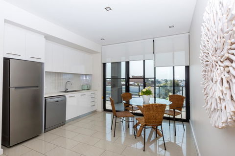 The Penthouse - Accommodation Gladstone 3