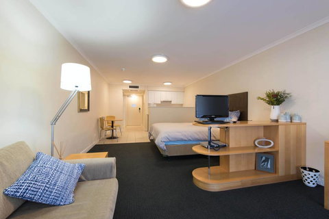Grande Esplanade Studio - Accommodation Gladstone 6