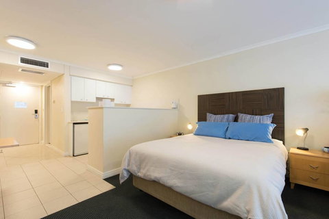 Grande Esplanade Studio - Accommodation Gladstone 4