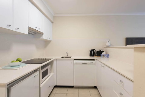 Grande Esplanade Studio - Accommodation Gladstone 8