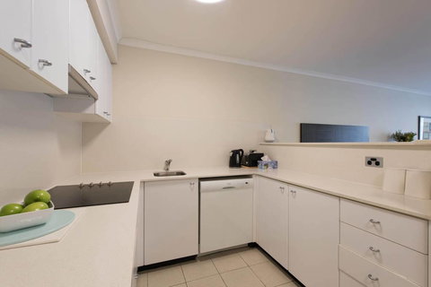 Grande Esplanade Studio - Accommodation Gladstone 9