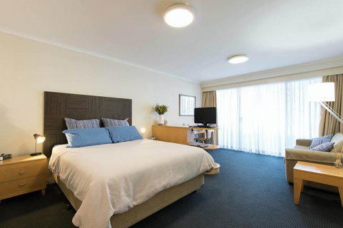 Grande Esplanade Studio - Accommodation Gladstone 1