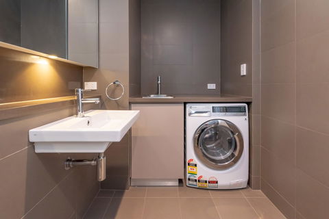 Olympic Park Sunshine 2 Bedrooms Apts With Private Parking - Accommodation Gladstone 24