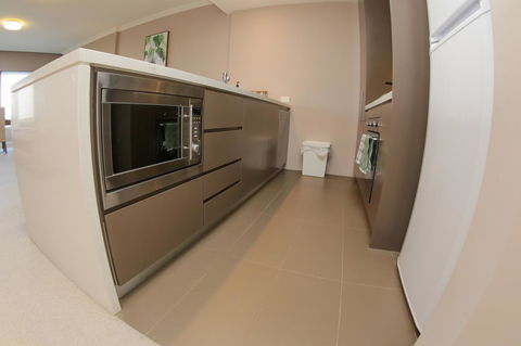 Olympic Park Sunshine 2 Bedrooms Apts With Private Parking - Accommodation Gladstone 8