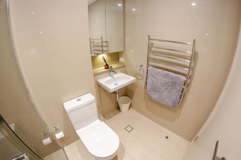 Olympic Park Sunshine 2 Bedrooms Apts With Private Parking - Accommodation Gladstone 17