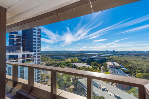 Olympic Park Sunshine 2 Bedrooms Apts With Private Parking - Accommodation Gladstone 0
