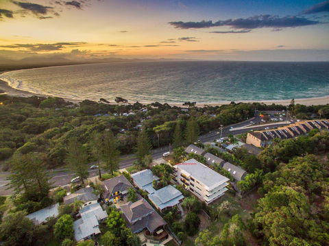 Cape Apartments - Accommodation Gladstone 2